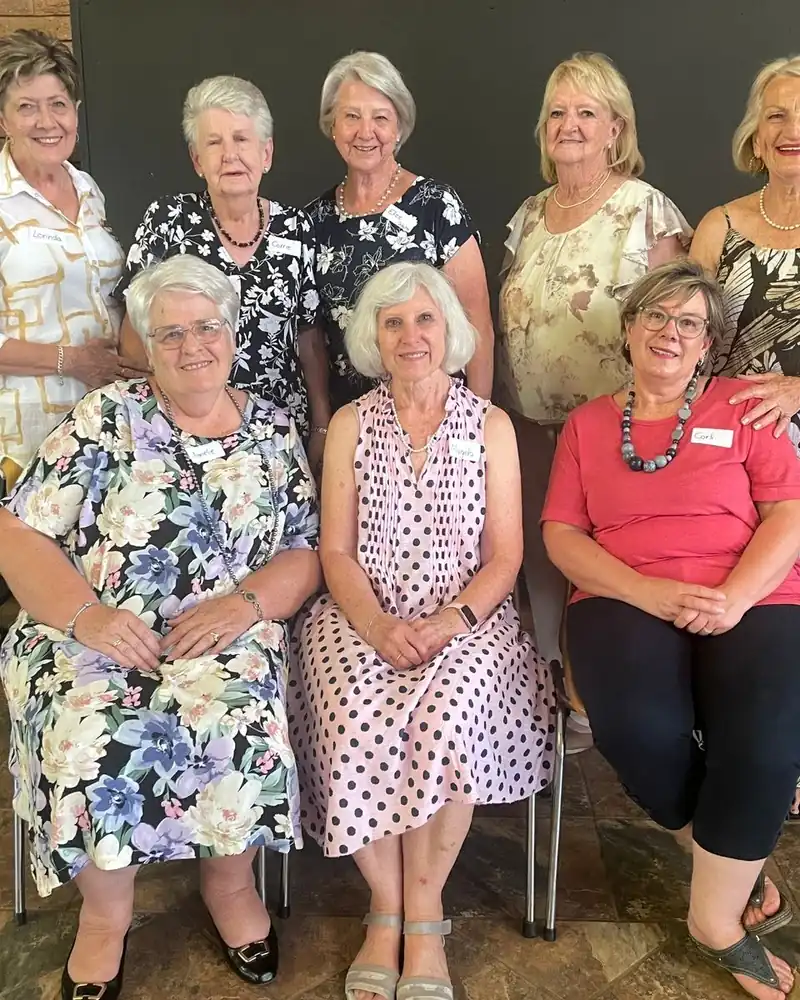 VLU Bailliepark-lede glimlag saam vir ’n groepfoto in Potchefstroom